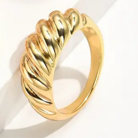 Twisted ring