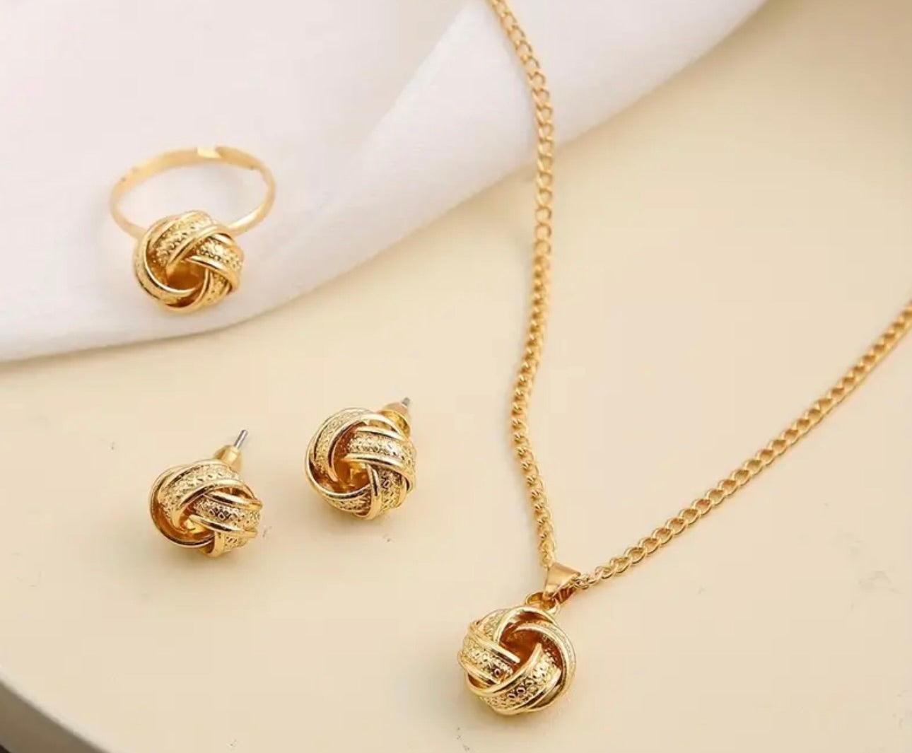 4 pcs Knot Locket Set